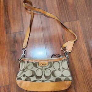 Coach Classic leather Round Shoulder bag purse